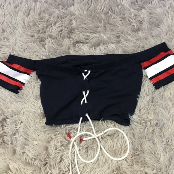 Tommy Hilfiger Cropped off the Shoulder Shirt - Picture 3 of 5